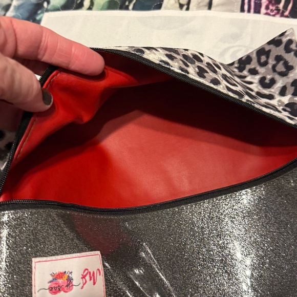 Makeup Junkie Glittery Gray and Leopard Print Clutch - Picture 4 of 4